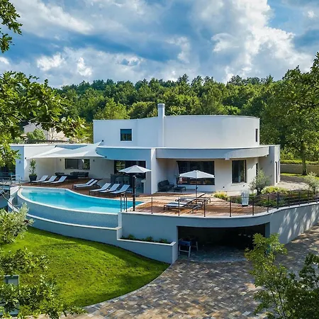 Viktor Tireli Holiday home *