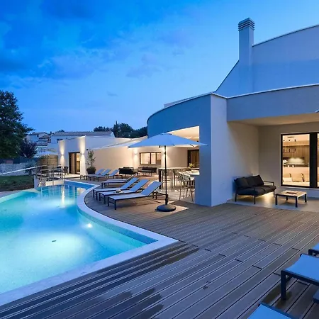 Holiday home Viktor Tireli *