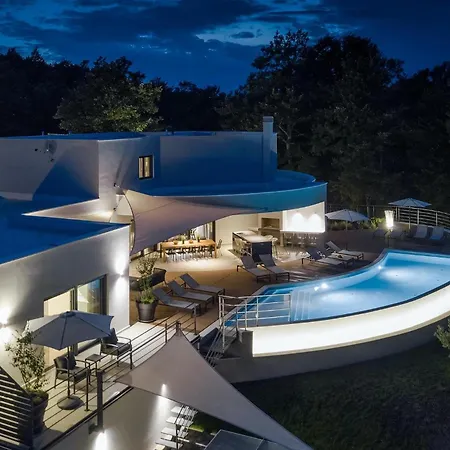 Holiday home Viktor Tireli