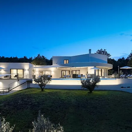 Holiday home Viktor Tireli *